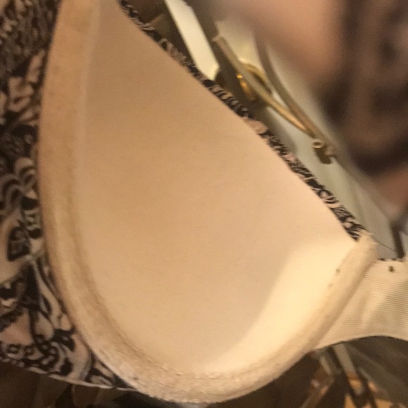 Victoria’s Secret bra 36C ❤️‎ - Picture 4 of 5